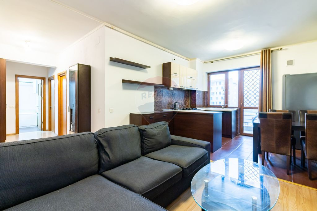 Apartament cu 3 camere de vânzare în zona Mihai Bravu