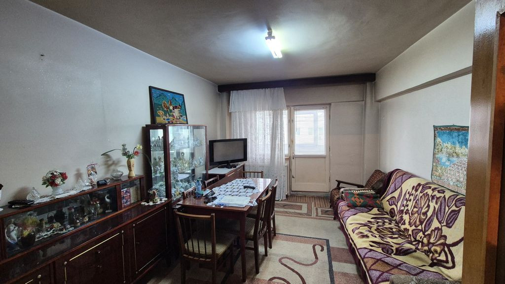 Apartament cu 3 camere 72 mp - bloc 1986 - Aviatiei