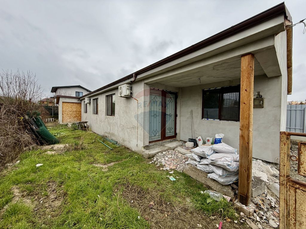 Casă cu 4 camere de vânzare