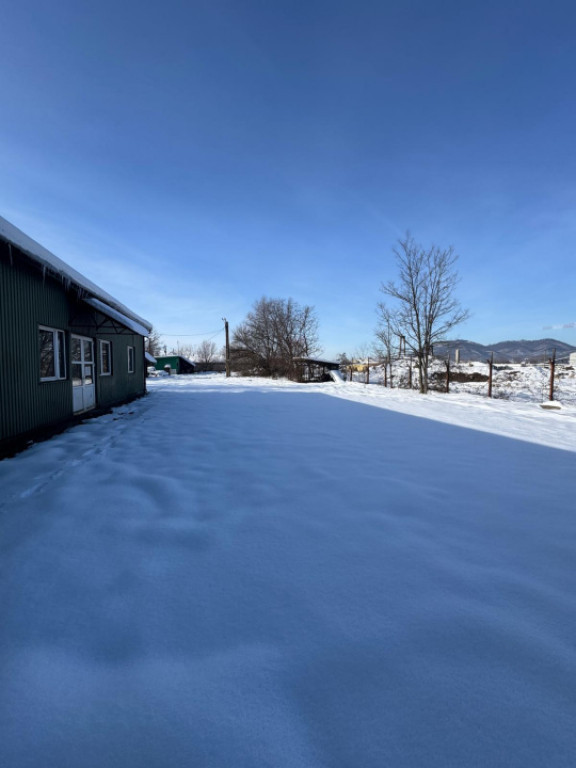 Hale industriale 628 mp cu teren 2.857 mp, front 100 m, acce