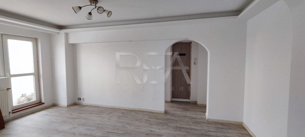 2 camere Vitan decomandat, inst. schimb., an 1983