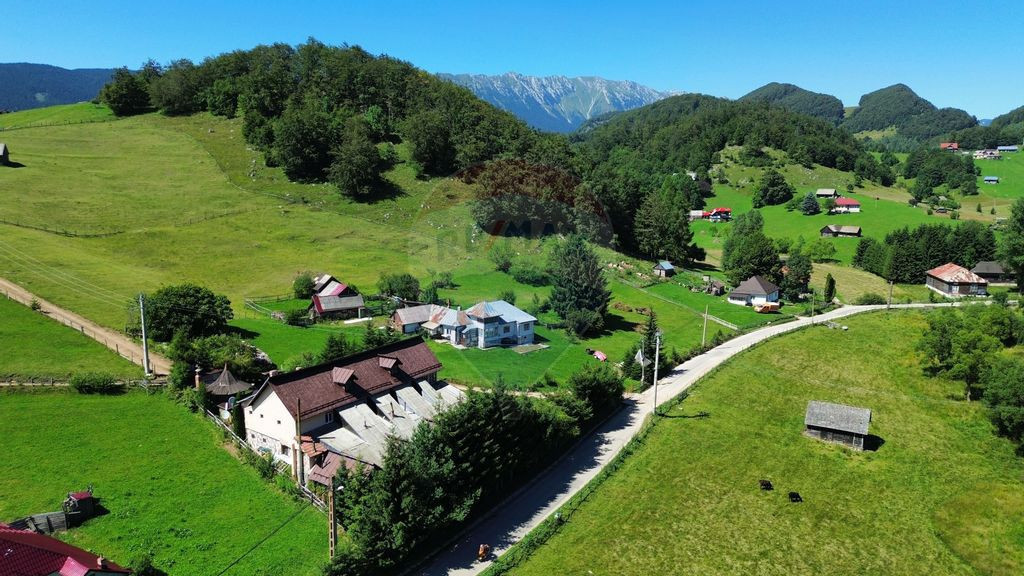 Pensiune de vânzare in vârf de munte la Ciocanu - lâng...