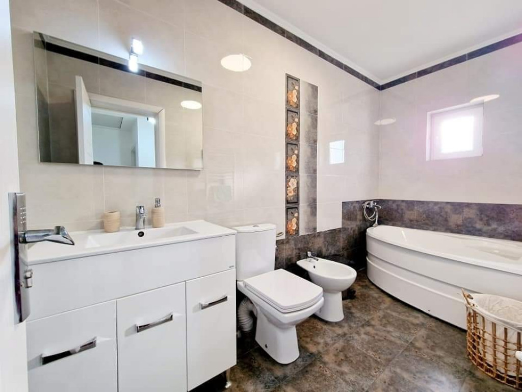 Vila P+1 in Constanta... zona Mamaia Nord Mobilata și utilată modern