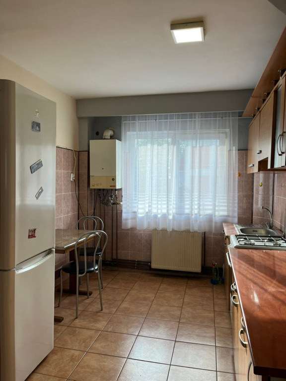 Chirie apartament 2 camere in Micro 16