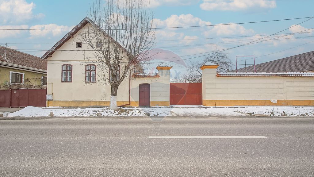 Casă de vânzare în centrul localității Prejmer, tere...