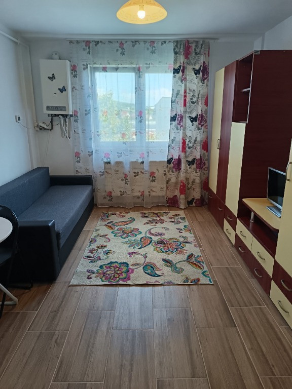 Închiriez garsonieră str. Fabricii