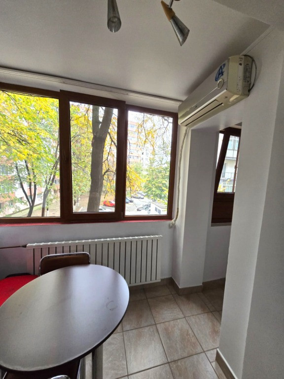 Garsonieră, zona Giurgiului, 2 stații de Eroii Revoluției,