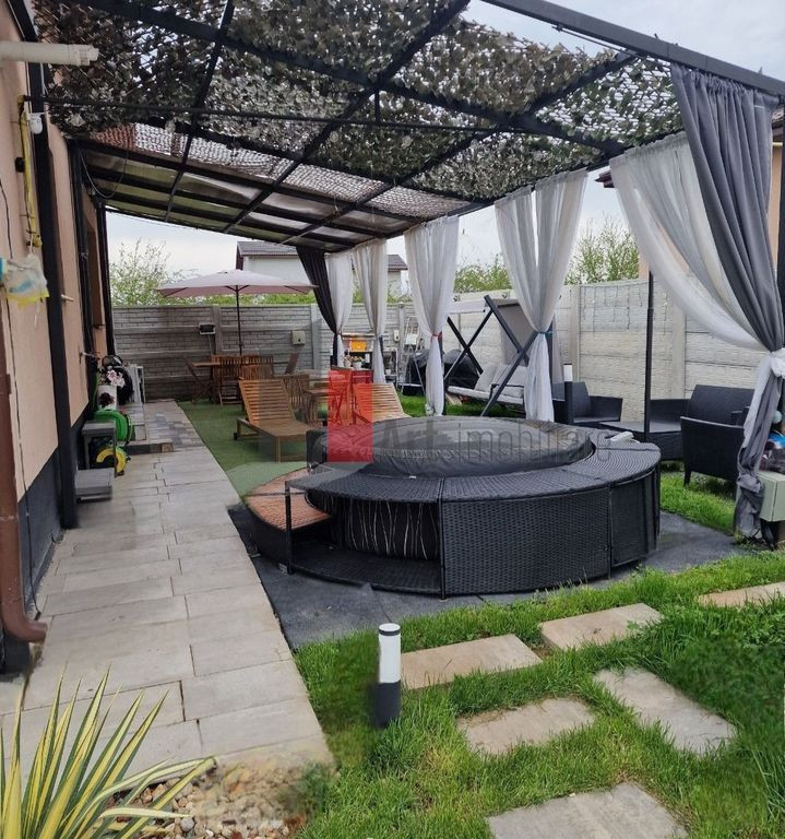 Vanzare casa moderna cu piscina si zona de fitness --Miha...