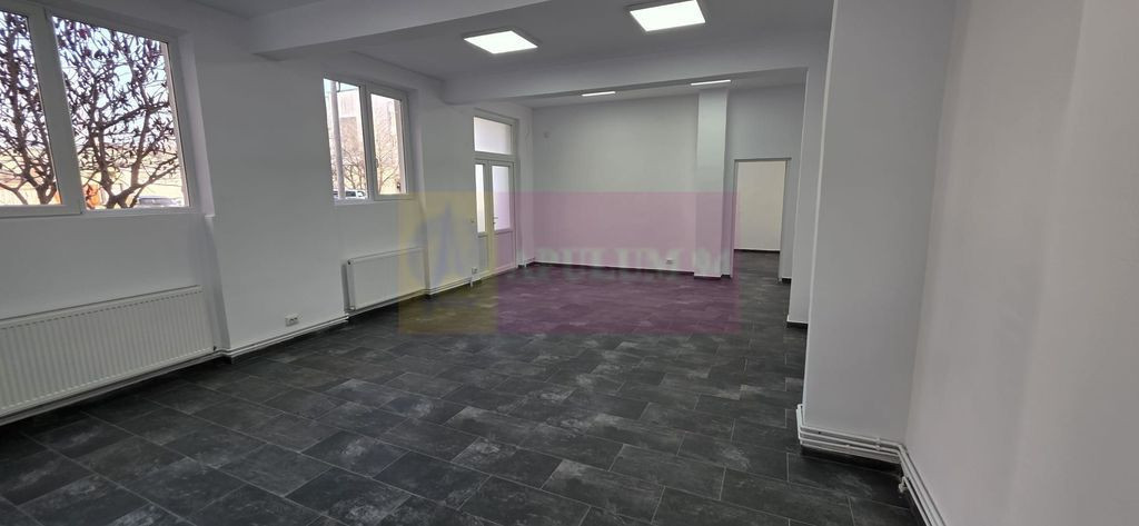 Spatiu, ULTRACENTRAL, ideal pentru salon, sediu de firma, bi