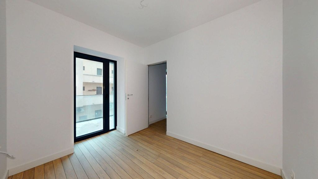 Garsoniera etaj 1/12 plus parcare subterana 13 Septembrie...