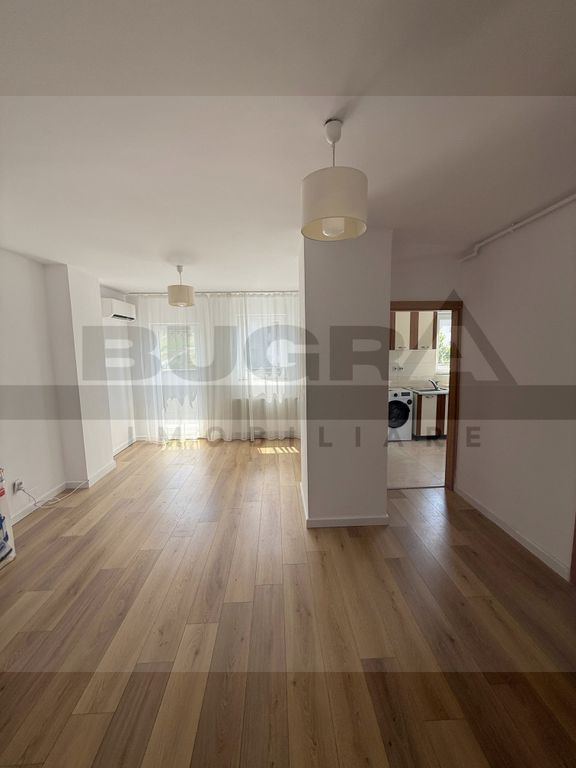 Apartament 3 camere, 60 mp, parcare, terasa, zona Vivo