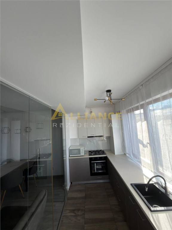 Apartament 3 camere nemobilat, bloc cu lift, cartier Solar