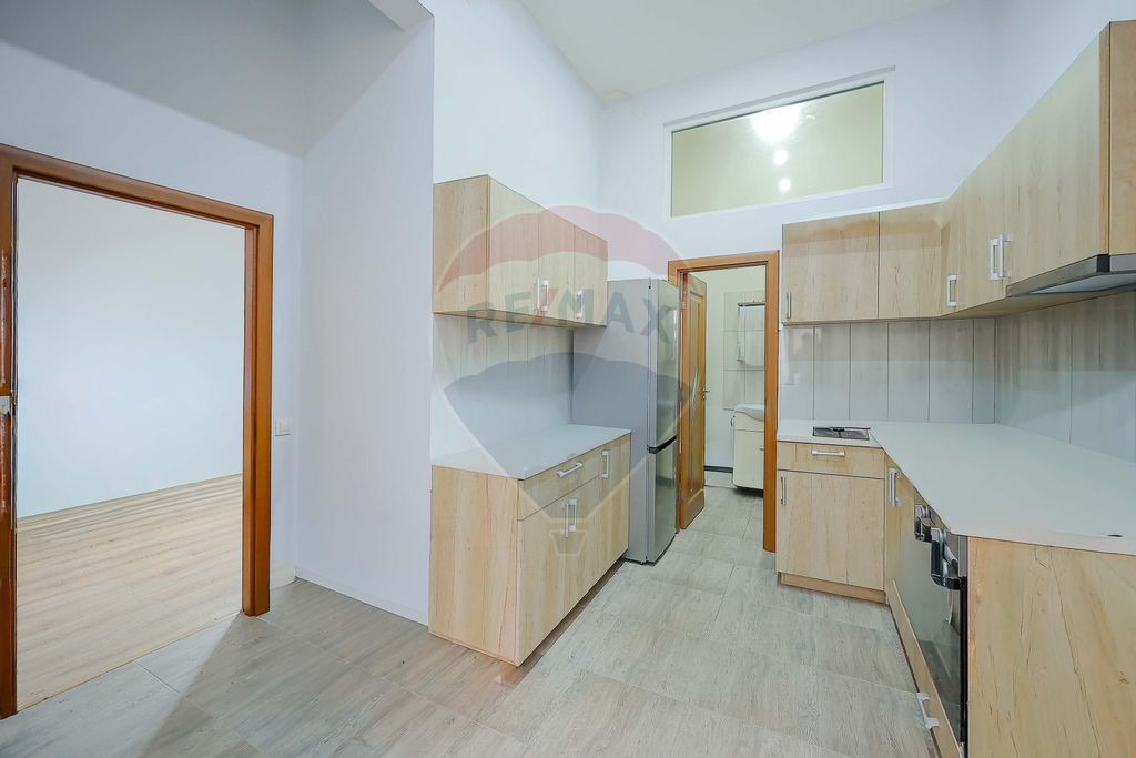 Apartament cu 3 camere, de vânzare în zona Rogerius