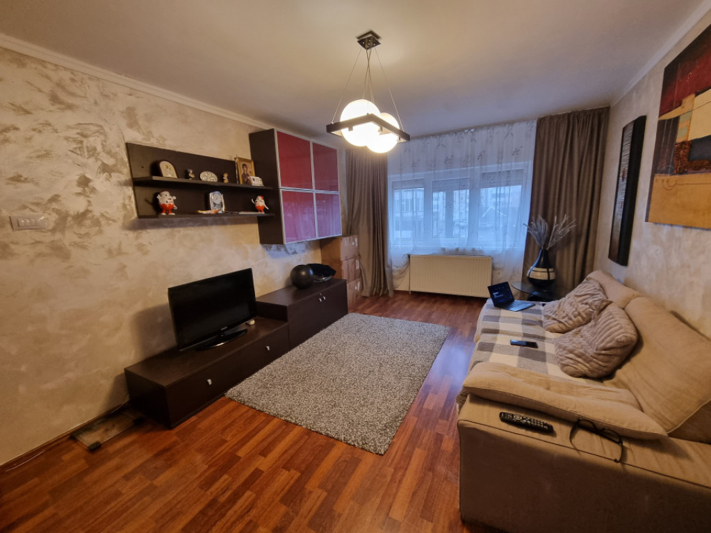 Zona Neagoe Vodă- Martiri- Apartament decomandat/etaj 1/mob