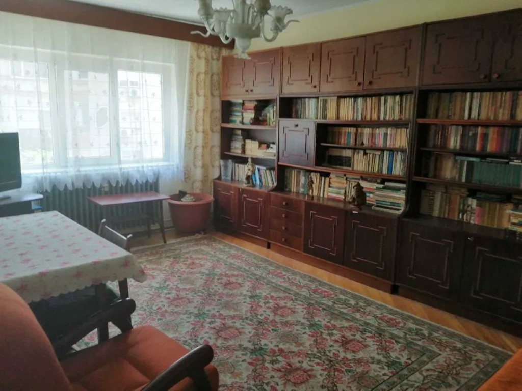 Apartament 3 camere, etaj 2, Piața Centrală – 2 băi și balcon