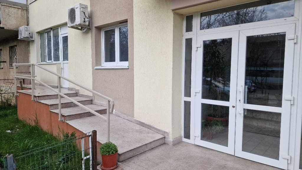 Spațiu comercial – apartament 3 camere la Parter, Zona Tei.Maica Domnu
