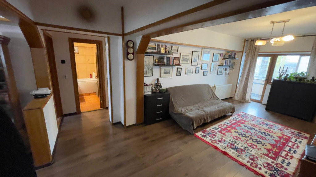 Apartament 3 camere de vanzare, situat in zona Tomis II - Co