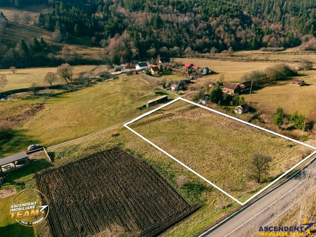 FILM! Teren cu potential, 3.600 mp, langa drumul principal,