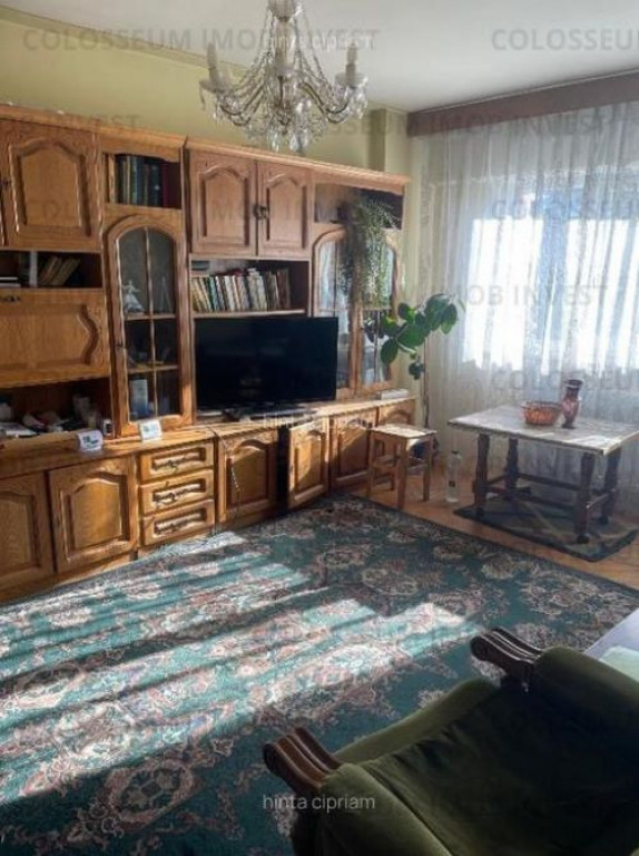 Apartament 3 camere, decomandat - zona Centru Civic