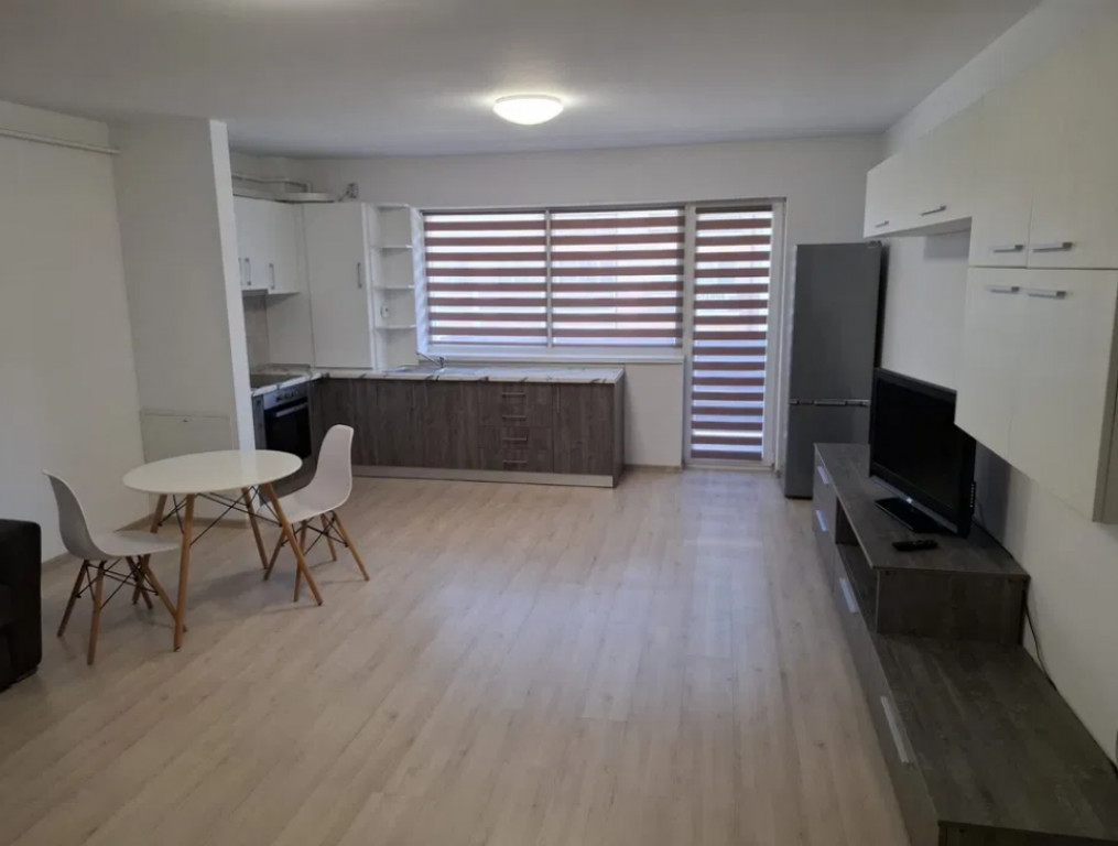 Garsoniera decomandata - zona Sanpetru