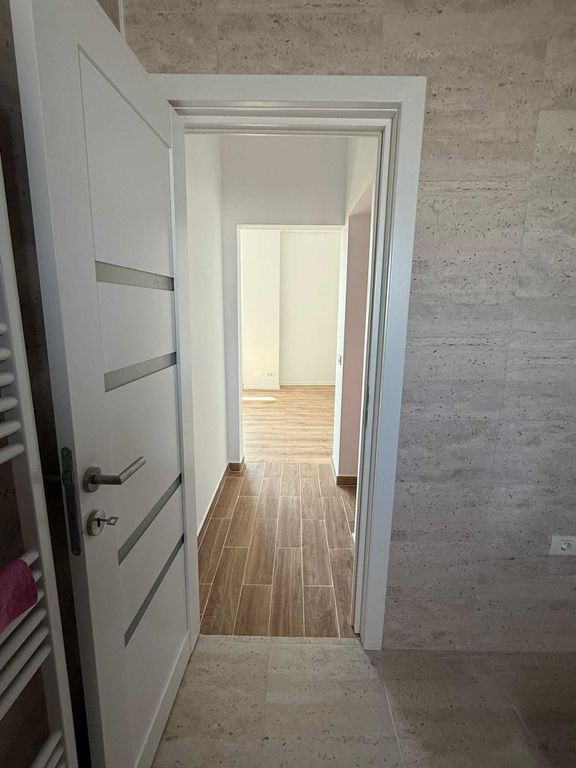 Garsoniera rondul cu flori Nitu Vasile