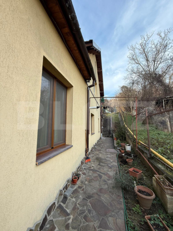 Casă Individuală cu 1.723 mp Teren și Livadă, Zona Grigo