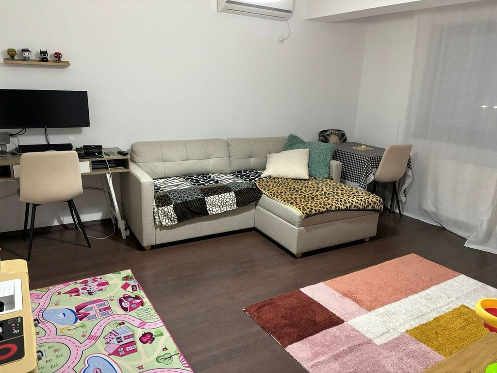 Apartament cu 2 camere, decomandat