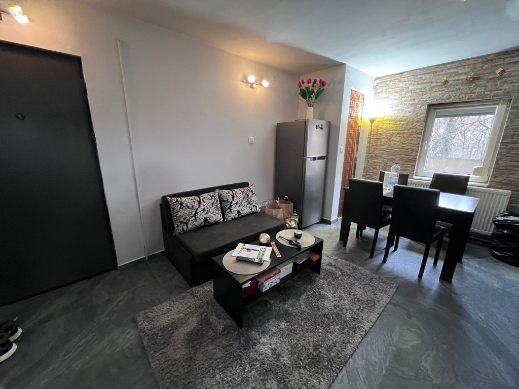 Apartament 2 camere,decomandat,zona Lido-Casa de pensii