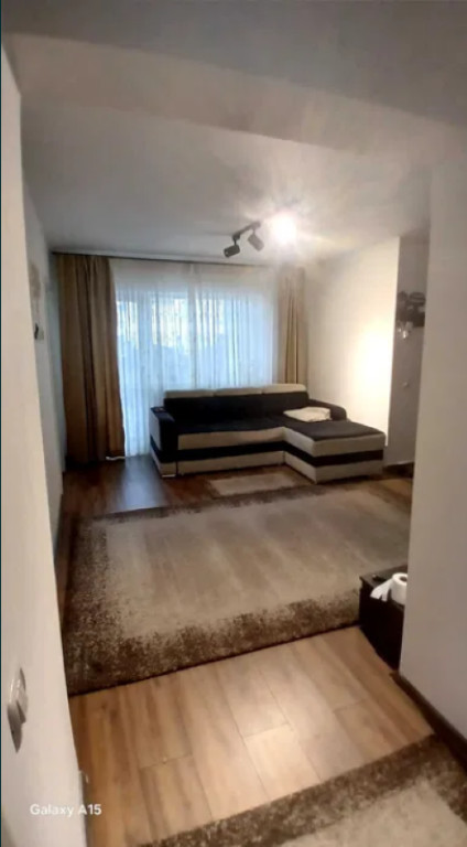 Apartament 3 camere, decomandat - zona Sanpetru