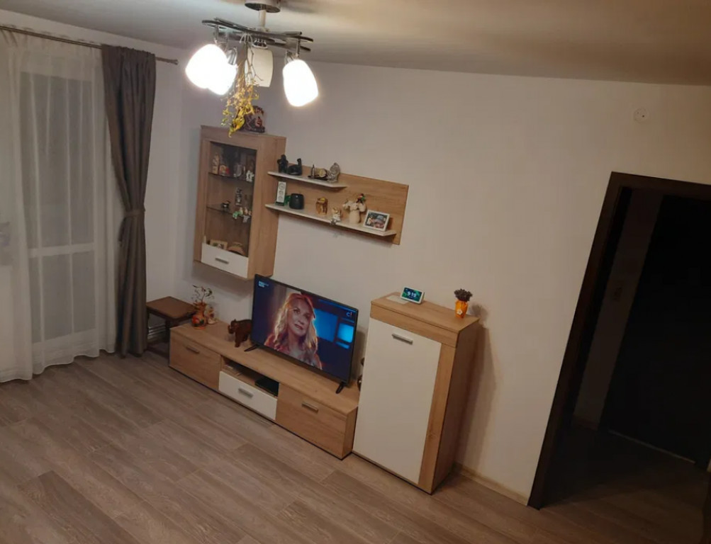 Apartament 2 camere, semidecomandat - zona Astra