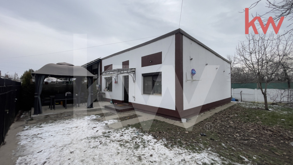 Triplex cu grădină și stradă privată – confort, intim