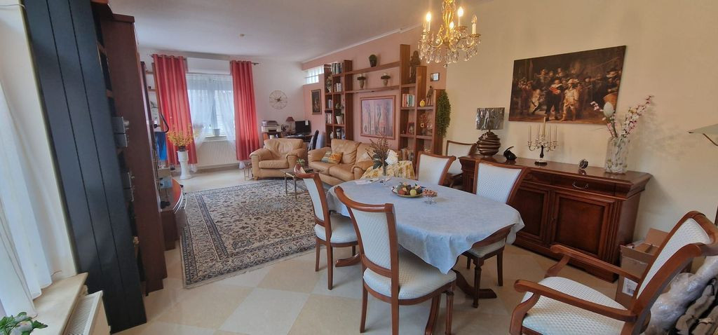 Casă / Vilă cu 5 camere de vânzare în zona Central