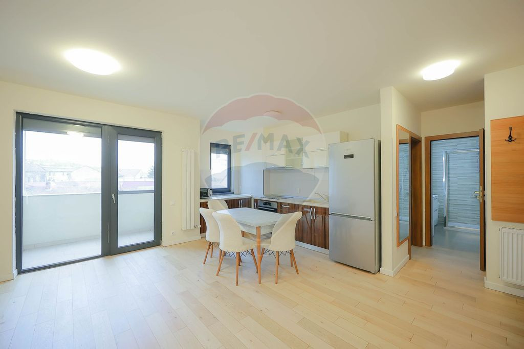 Apartament cu 3 camere de vânzare, în zona Dragoș Vodă