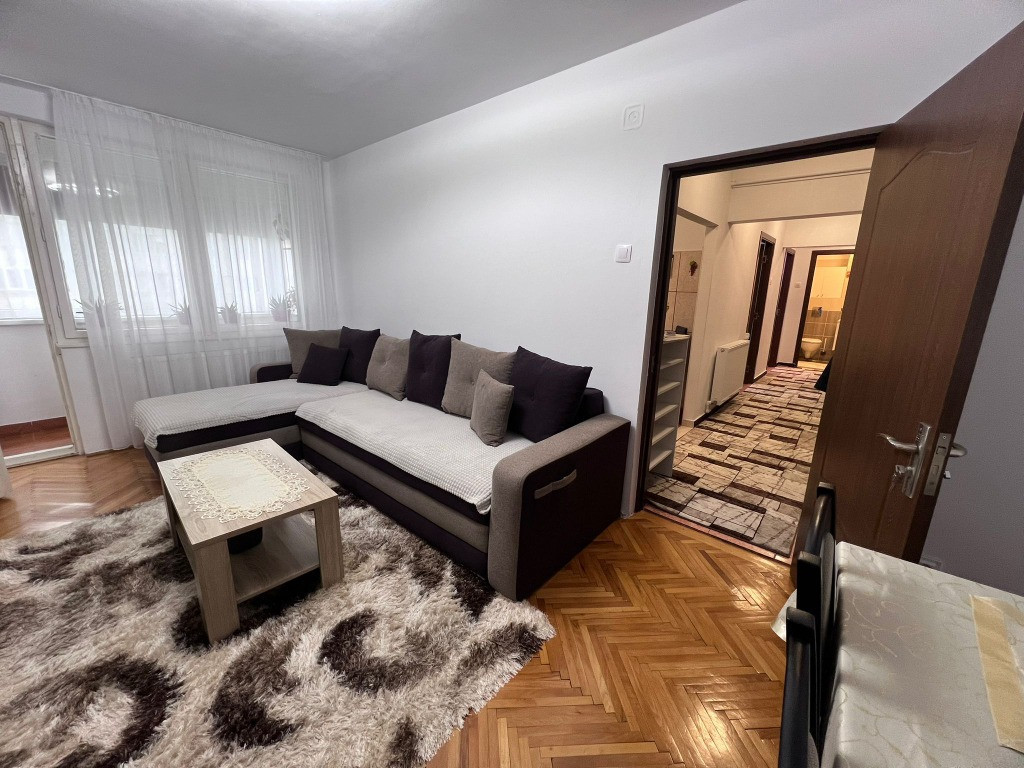 Apartament 3 camere, decomandat,zona Deva Mall/Baroul de avocati