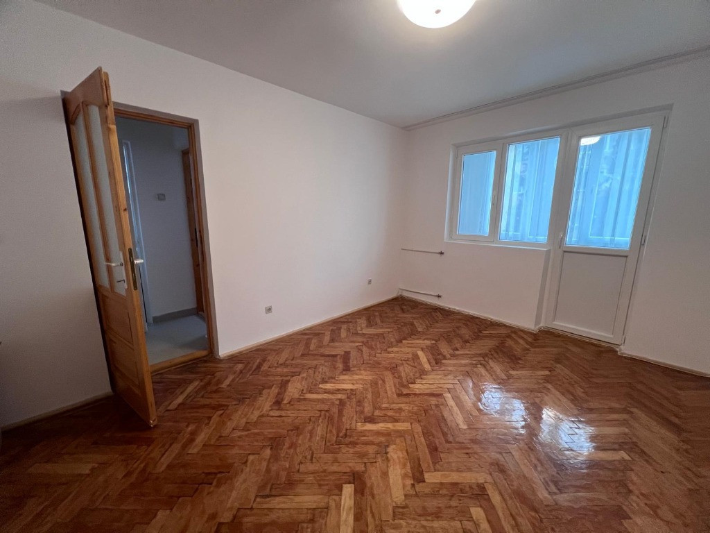 Apartament 2 camere,zona Liceul Auto