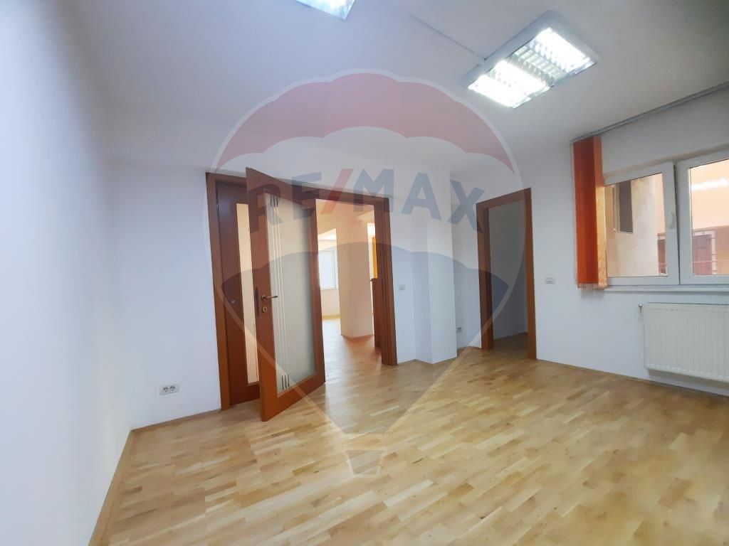 Vila cu 6 camere, teren 1200mp de vanzare- Varasti, la 4 ...