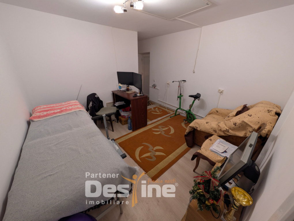 Birou individual amenajat cu utilități și baie proprie ??