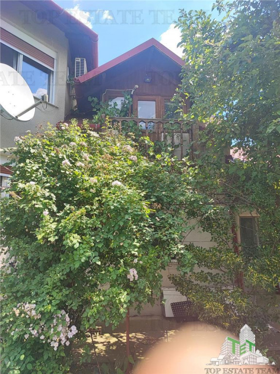 Vila individuala cuplata 6 camere S P M, cu incalzire pe cen