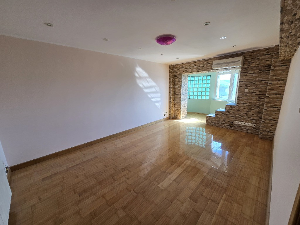 Apartament 3 Camere la Piață centru Barlad, Vaslui + parcare privată!