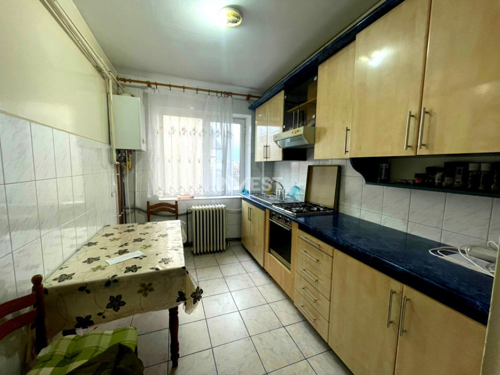 Apartament 3 camere decomandat - Podu Roș-liceul Racovita