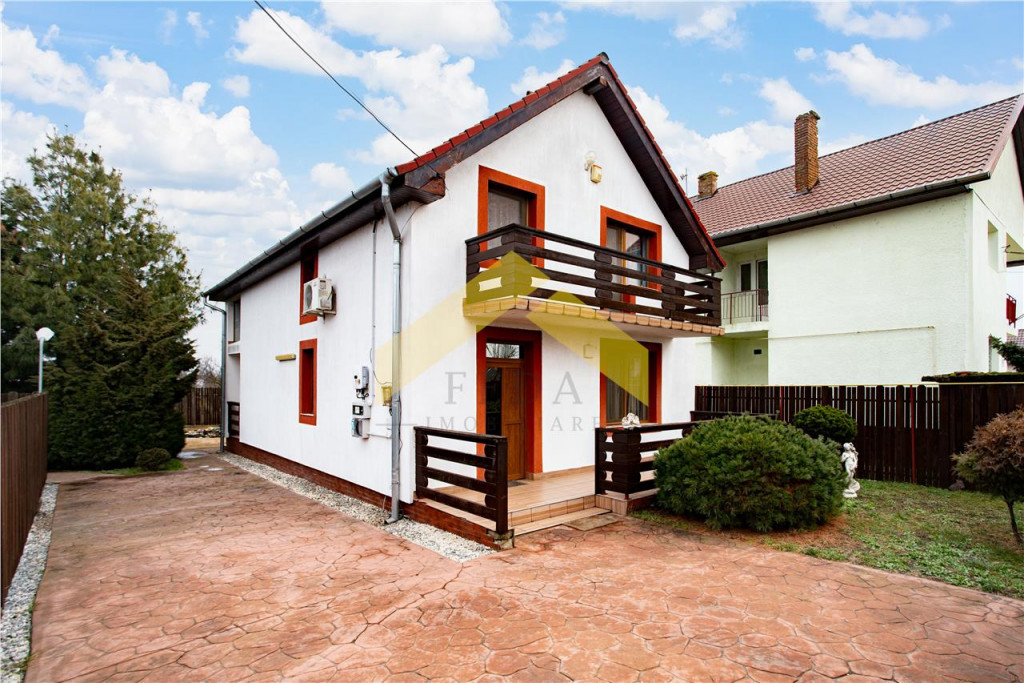 Casa cu etaj de Zimandu Nou