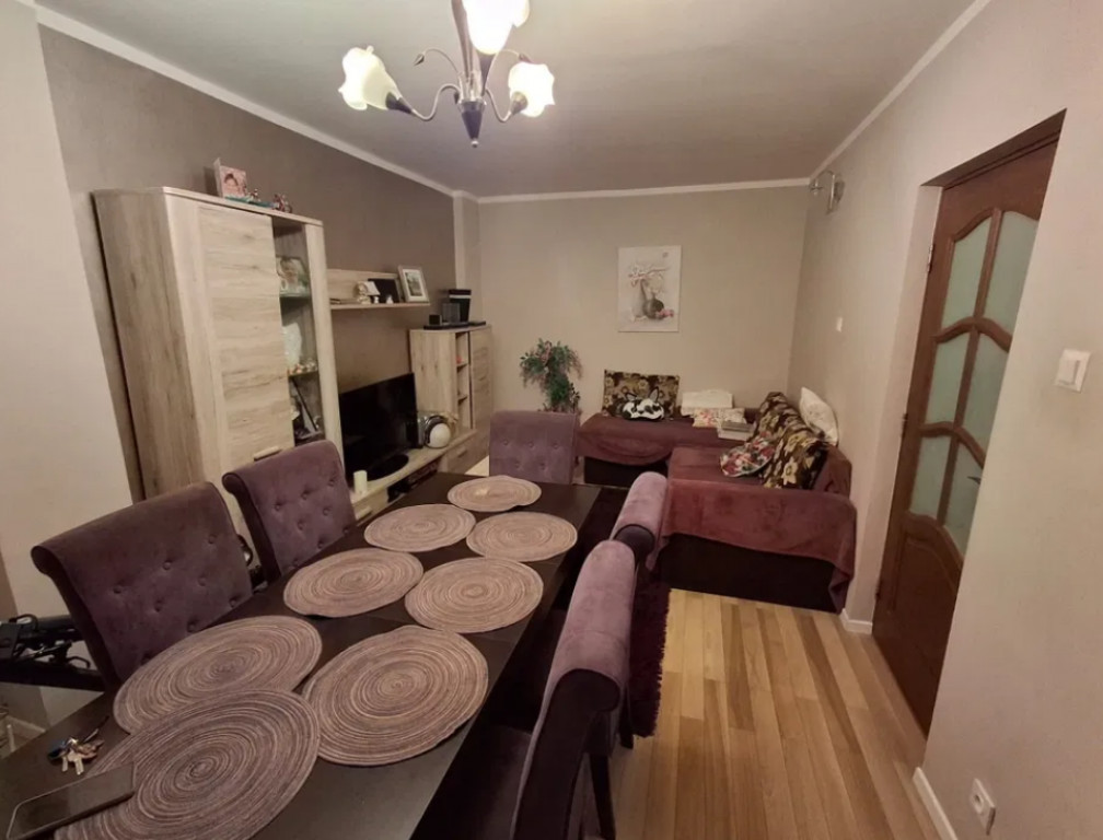 Apartament 3 camere, decomandat - zona Centrul Civic