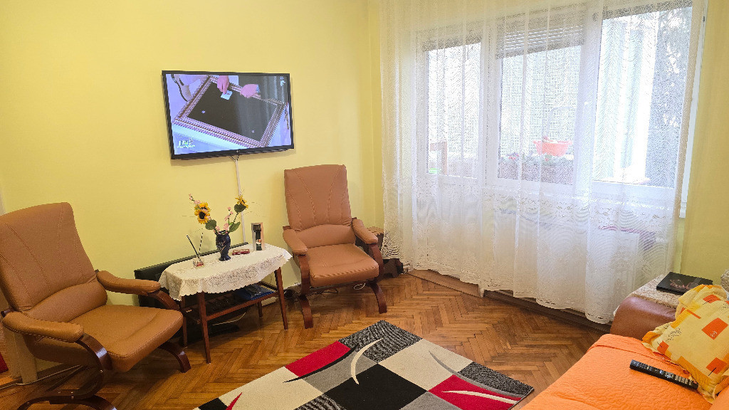 Vand apartament 2 camere in Deva, zona Zamfirescu, et. 2