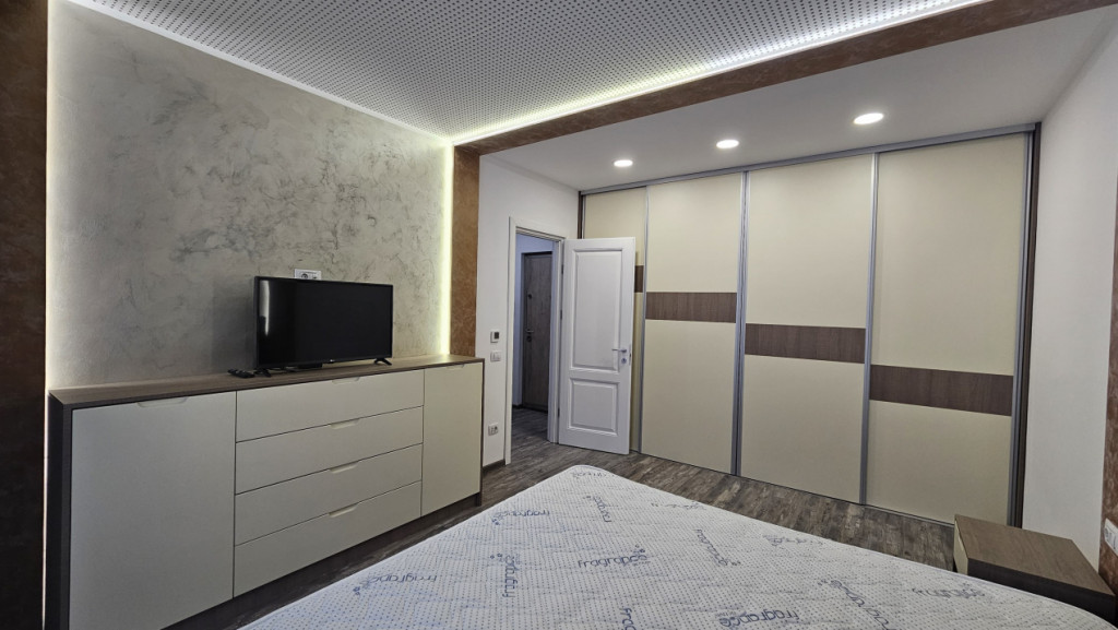 Apartament 3 camere-Centrul Istoric ( Parcare )