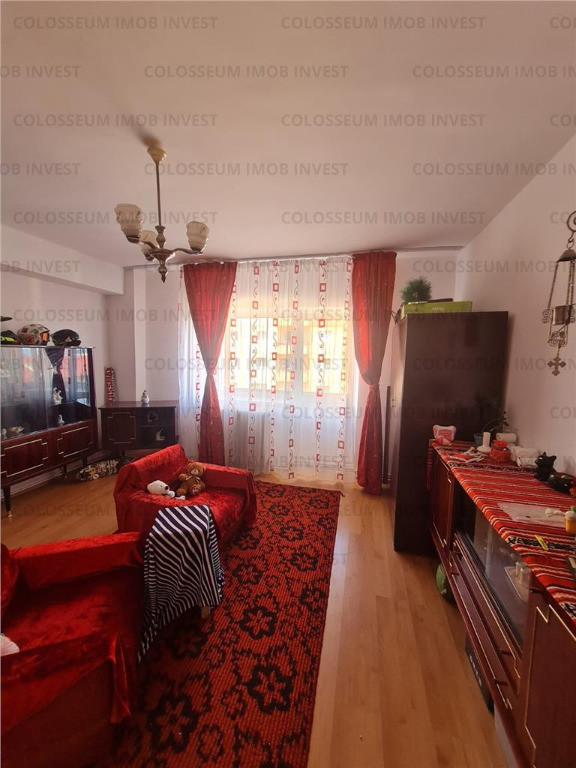 Apartament 3 camere, decomandat - zona Racadau