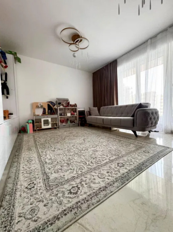 Apartament 2 camere, decomadat - zona Tractorul