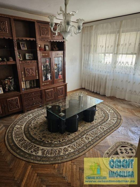 Centru, decomandat, 3 camere, etaj 2, vanzari Constanta