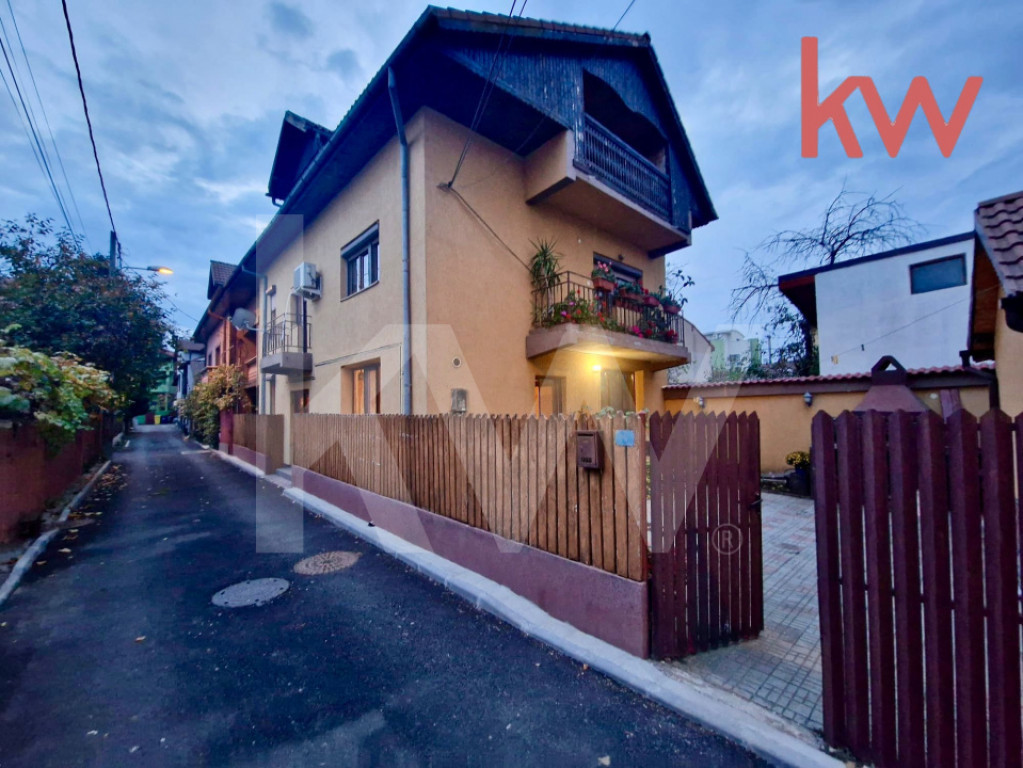 Casa 3 etaje, zona Centrala