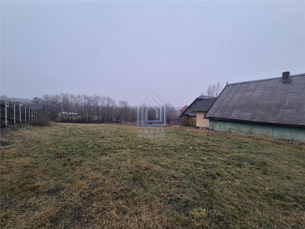 Teren 2300 mp cu casa batraneasca Liteni, Moara - central