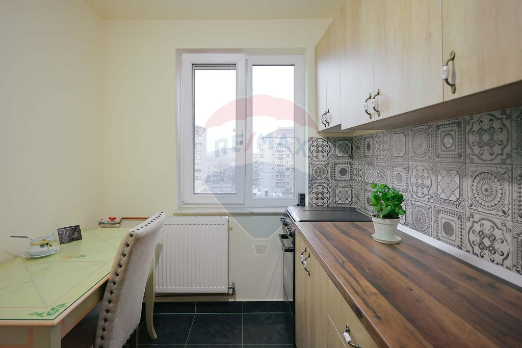 De vânzare apartament 2 camere zona Rogerius- vedere Par...